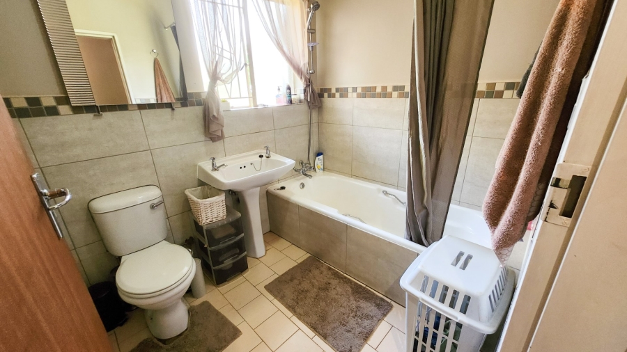 4 Bedroom Property for Sale in Wilkoppies North West